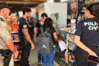 Operação Metanol fiscaliza estabelecimentos e combate bebidas adulteradas em Goianésia Operação Metanol fiscaliza estabelecimentos e combate bebidas adulteradas em Goianésia