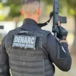 PCGO prende homem em flagrante por tráfico de drogas e por manter vítima em cárcere privado há aproximadamente um ano PCGO prende homem em flagrante por tráfico de drogas e por manter vítima em cárcere privado há aproximadamente um ano