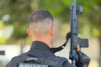 PCGO prende homem em flagrante por tráfico de drogas e por manter vítima em cárcere privado há aproximadamente um ano