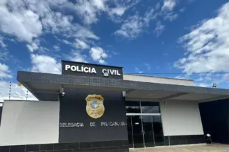 Polícia Civil e Polícia Penal, em ação conjunta, prendem homem investigado por roubo em Piracanjuba – Policia Civil do Estado de Goiás Polícia Civil e Polícia Penal, em ação conjunta, prendem homem investigado por roubo em Piracanjuba – Policia Civil do Estado de Goiás