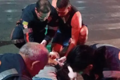 Bombeiro de folga presta socorro a jovem gravemente ferido em acidente no centro de Goianésia Bombeiro de folga presta socorro a jovem gravemente ferido em acidente no centro de Goianésia