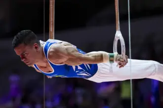 Caio Souza fica no top 10 do individual geral do Mundial de Ginástica