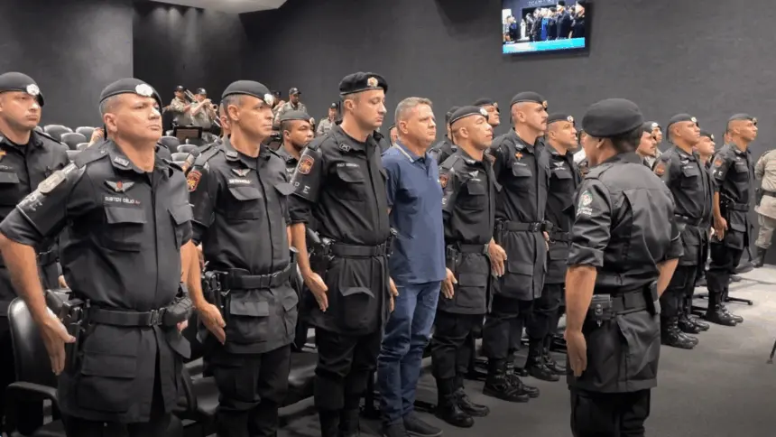 Câmara de Goianésia homenageia policiais da CPE e da Força Tática com Moção de Aplauso Câmara de Goianésia homenageia policiais da CPE e da Força Tática com Moção de Aplauso