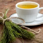 8 benefícios do chá de cavalinha e como usá-lo com segurança