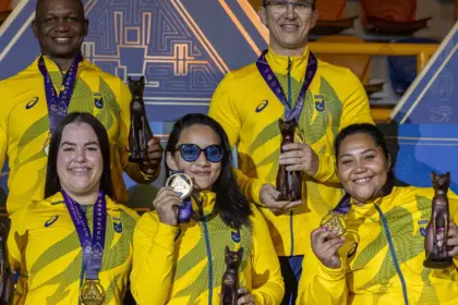 Brasil fecha Mundial de halterofilismo com ouro nas equipes femininas Brasil fecha Mundial de halterofilismo com ouro nas equipes femininas