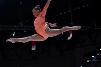 Flávia Saraiva vai à final da trave no Mundial de Ginástica Artística