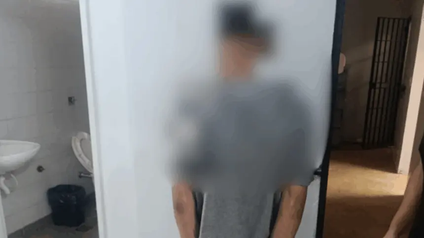 Forças policiais prendem casal suspeito de envolvimento na morte de uma criança de 1 ano e 10 meses Forças policiais prendem casal suspeito de envolvimento na morte de uma criança de 1 ano e 10 meses