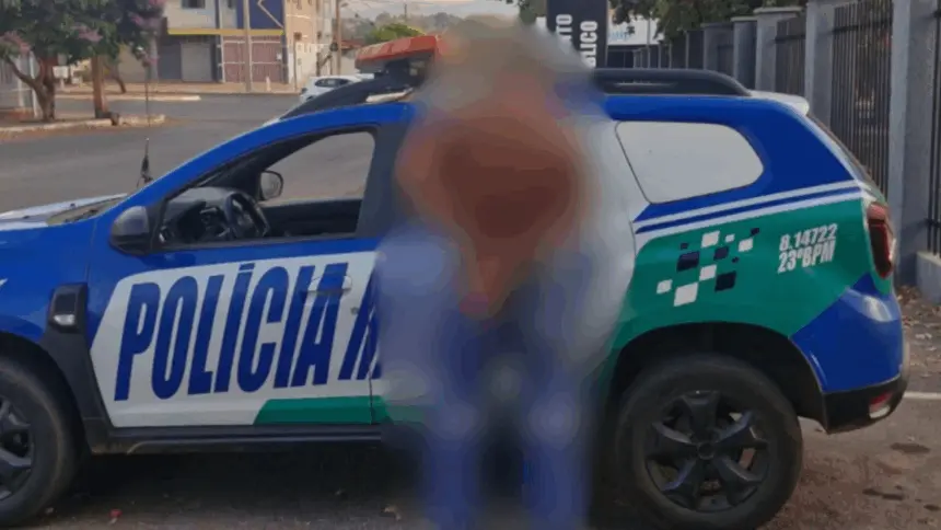 Homem é detido após ameaçar e ofender os pais em Barro Alto Homem é detido após ameaçar e ofender os pais em Barro Alto