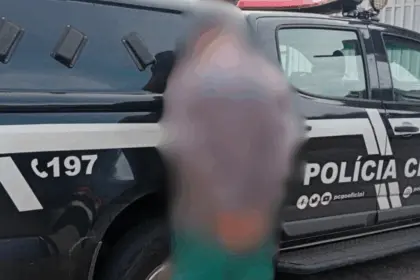 Homem mata porcos, envia vídeo ameaçando fazer a mesma coisa com companheira e acaba preso Homem mata porcos, envia vídeo ameaçando fazer a mesma coisa com companheira e acaba preso