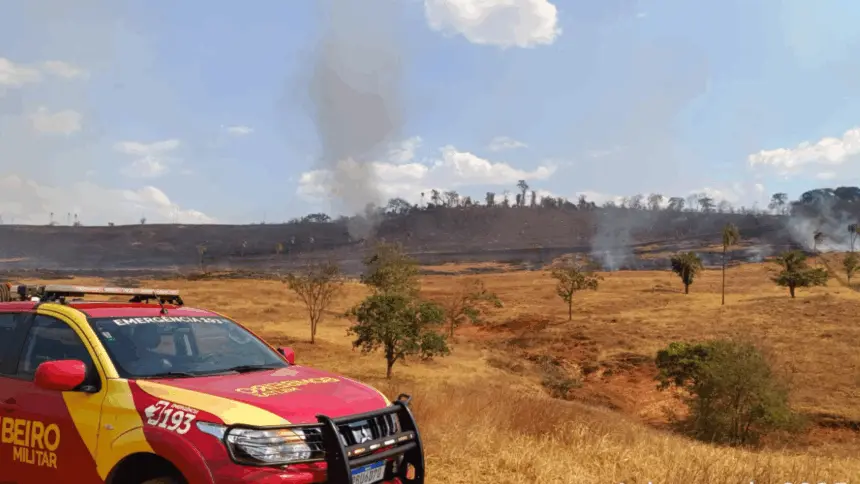 Incêndio de grandes proporções atinge região de Natinópolis