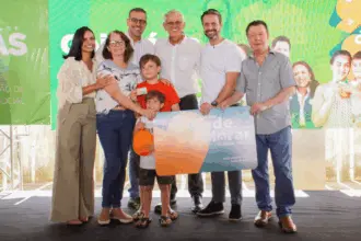 Mais de 250 famílias de Goianésia recebem cartões do Programa Aluguel Social