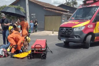 Motociclista fica ferido em acidente com carro na Avenida Contorno Motociclista fica ferido em acidente com carro na Avenida Contorno