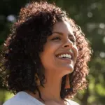 Veja como cuidar dos cabelos na primavera e mantê-los saudáveis