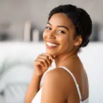 Veja como cuidar e amenizar olheiras em pele negra