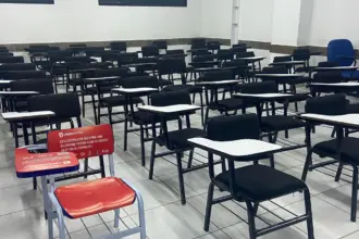 Jubs: com cadeiras vazias, campanha lembra vítimas de feminicídio