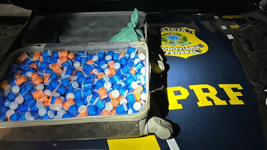 Polícia apreende mais de 10 mil comprimidos de anfetamina na BR-153 Polícia apreende mais de 10 mil comprimidos de anfetamina na BR-153