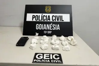 Polícia Civil prende traficante em flagrante em Goianésia com quase 1kg de cocaína Polícia Civil prende traficante em flagrante em Goianésia com quase 1kg de cocaína
