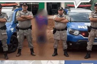 Polícia Militar prende homem por tráfico de drogas no centro de Barro Alto Polícia Militar prende homem por tráfico de drogas no centro de Barro Alto