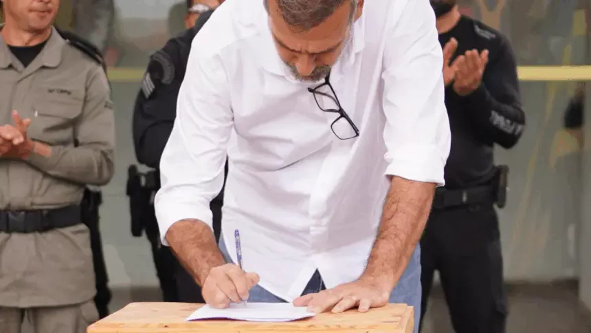 Prefeitura doa terreno para construção de novo presídio e inicia programa com mão de obra de reeducandos