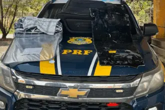 PRF apreende cerca de 6 kg de cocaína em ônibus interestadual PRF apreende cerca de 6 kg de cocaína em ônibus interestadual