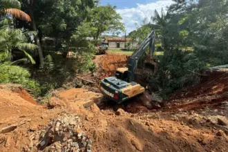 SeInfra executa obra emergencial para conter erosão na “Praça da Baixada” SeInfra executa obra emergencial para conter erosão na “Praça da Baixada”