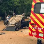 Três pessoas ficam feridas após capotamento na GO-080; bombeiros de Goianésia são acionados