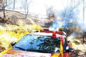 Urgente: Bombeiros de Goianésia atuam em dois grandes incêndios simultâneos Urgente: Bombeiros de Goianésia atuam em dois grandes incêndios simultâneos