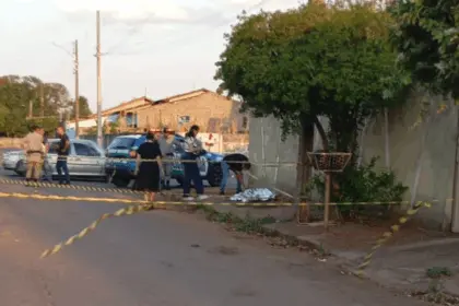 Urgente: Mulher é morta com golpe de faca durante briga no norte de Goianésia Urgente: Mulher é morta com golpe de faca durante briga no norte de Goianésia