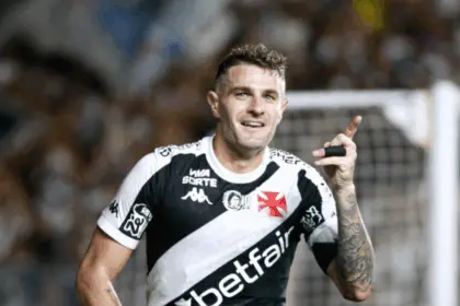Vegetti lidera e disputa pela chuteira de ouro promete emoções até o fim da temporada Vegetti lidera e disputa pela chuteira de ouro promete emoções até o fim da temporada