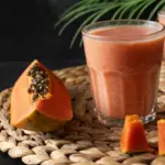 5 receitas de vitaminas com mamão para deixar sua dieta mais saudável