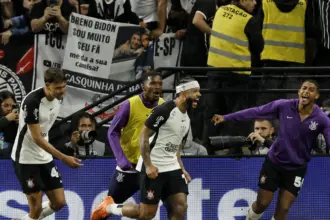 Depay e Yuri Alberto desequilibram e Corinthians vence Majestoso