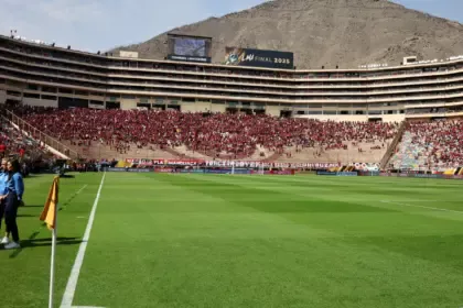 Ônibus atrasa e final da Libertadores começará às 18h30 (de Brasília)