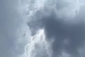 4 milhões de raios em 2025: por que uma descarga atmosférica é tão prejudicial para rede de energia?