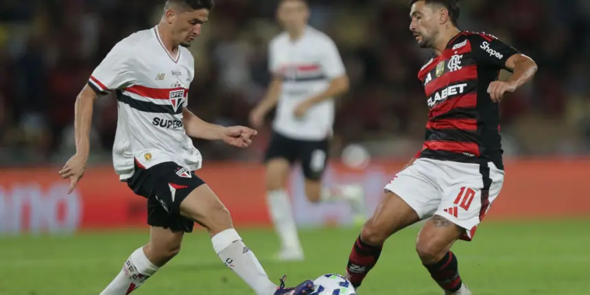 Buscando a liderança do Brasileiro, Flamengo enfrenta o São Paulo Buscando a liderança do Brasileiro, Flamengo enfrenta o São Paulo