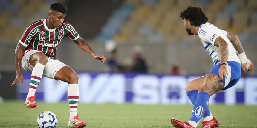 Cruzeiro e Fluminense jogam pela 33ª rodada do Campeonato Brasileiro Cruzeiro e Fluminense jogam pela 33ª rodada do Campeonato Brasileiro