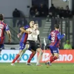 Mirando uma vaga na próxima Libertadores, Bahia recebe o Vasco