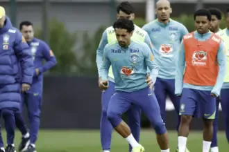 Com equipe completa, Ancelotti comanda atividade em Londres