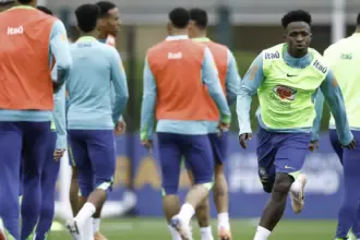 Vinicius Júnior diz que seleção evolui sob comando de Carlo Ancelotti