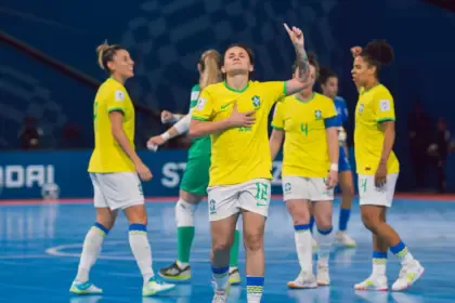 Brasil goleia Itália e está nas quartas da Copa do Mundo de futsal