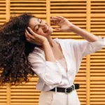 Cachos definidos: 5 dicas para realçar a curvatura do cabelo