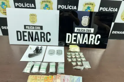 PCGO prende dupla em flagrante por tráfico de drogas e porte de arma em lava-jato utilizado como “boca de fumo”