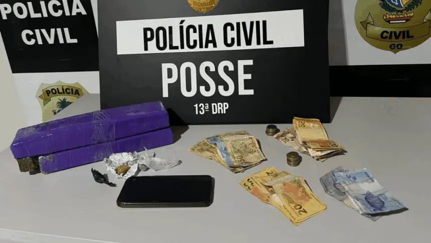 Polícia Civil apreende tabletes de maconha e prende três homens por tráfico de drogas e associação para o tráfico em Posse Polícia Civil apreende tabletes de maconha e prende três homens por tráfico de drogas e associação para o tráfico em Posse