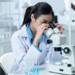 8 áreas de atuação no campo da Biomedicina