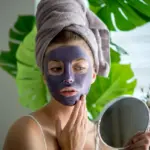 Máscara de argila roxa: conheça os benefícios e como usá-la corretamente