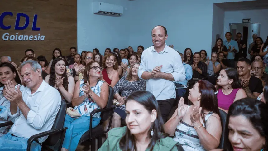 Bastante prestigiado pela comunidade de Goianésia, escritor Anderson Alcântara publica seu quarto livro