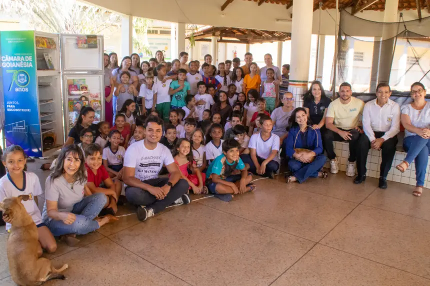 Câmara de Goianésia leva Gelateca Literária aos alunos de Juscelândia Câmara de Goianésia leva Gelateca Literária aos alunos de Juscelândia
