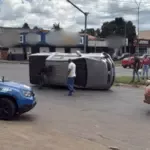 Camionete colide com meio-fio de ilha central da Avenida Contorno e tomba no leste de Goianésia