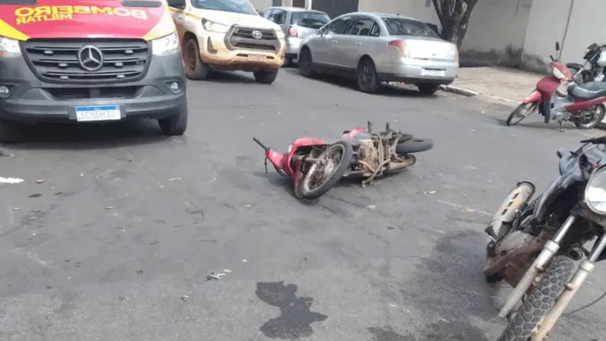 Colisão entre motocicletas no Bairro Carrilho deixa duas pessoas feridas Colisão entre motocicletas no Bairro Carrilho deixa duas pessoas feridas