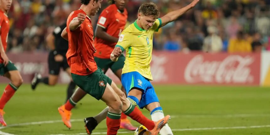 Brasil perde para Portugal e fica fora do Mundial Sub-17 Brasil perde para Portugal e fica fora do Mundial Sub-17