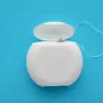 Você sabe usar o fio dental? 4 erros comuns e como evitá-los